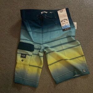 💦 bnwt boys Billabong board shorts 27